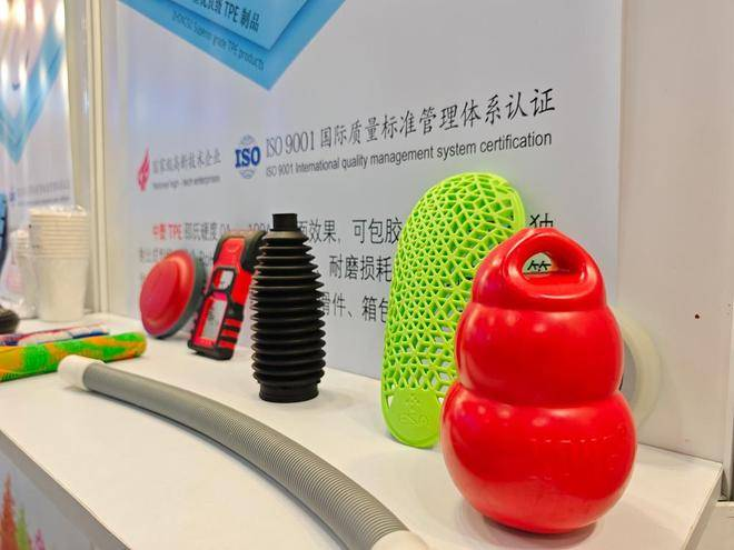 Zhongsu Wang TPE | O equipamento esportivo TPE de Zhongsu Wang é resistente a óleo e manchas?